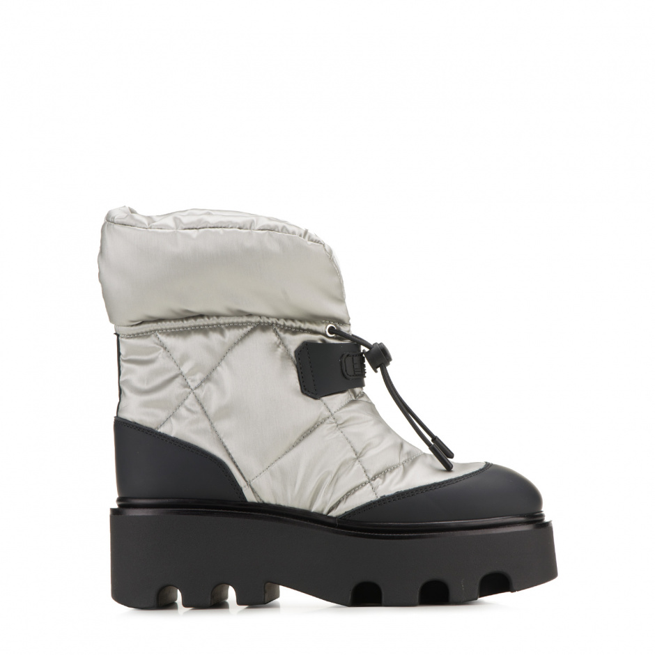Loriblu Maxi rubber sole ankle boots - look 3