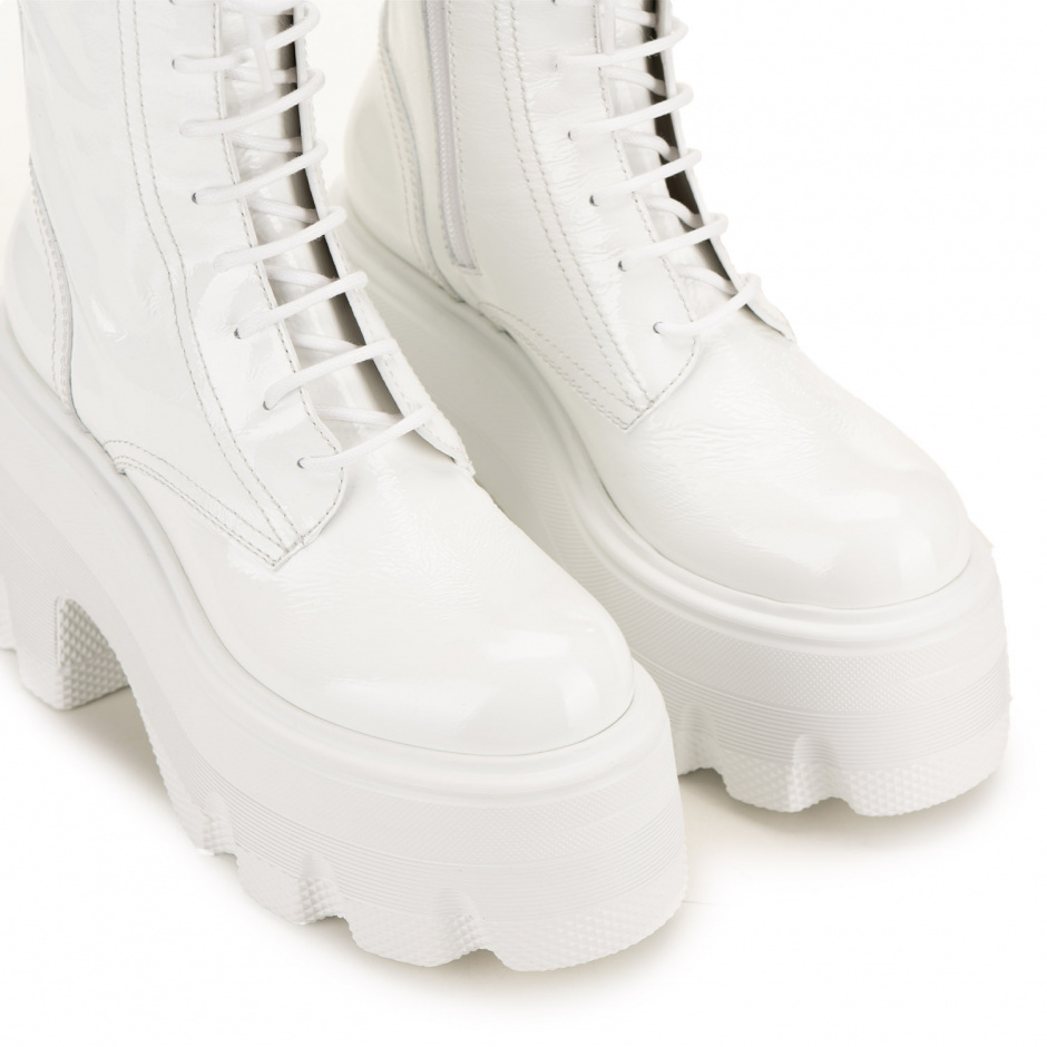 Casadei Ladies platformed ankle boots in varnish - look 5