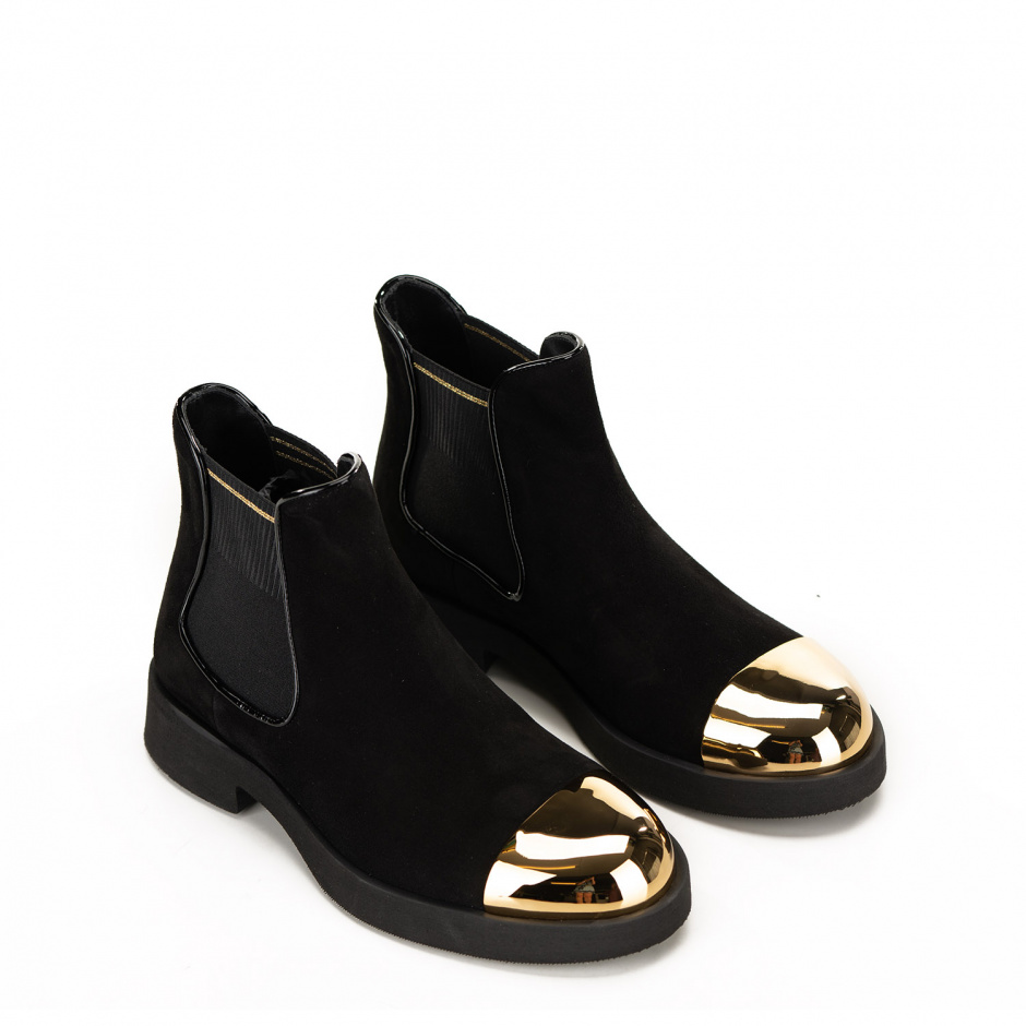 Loriblu Women's black ankle boots in suede - look 2