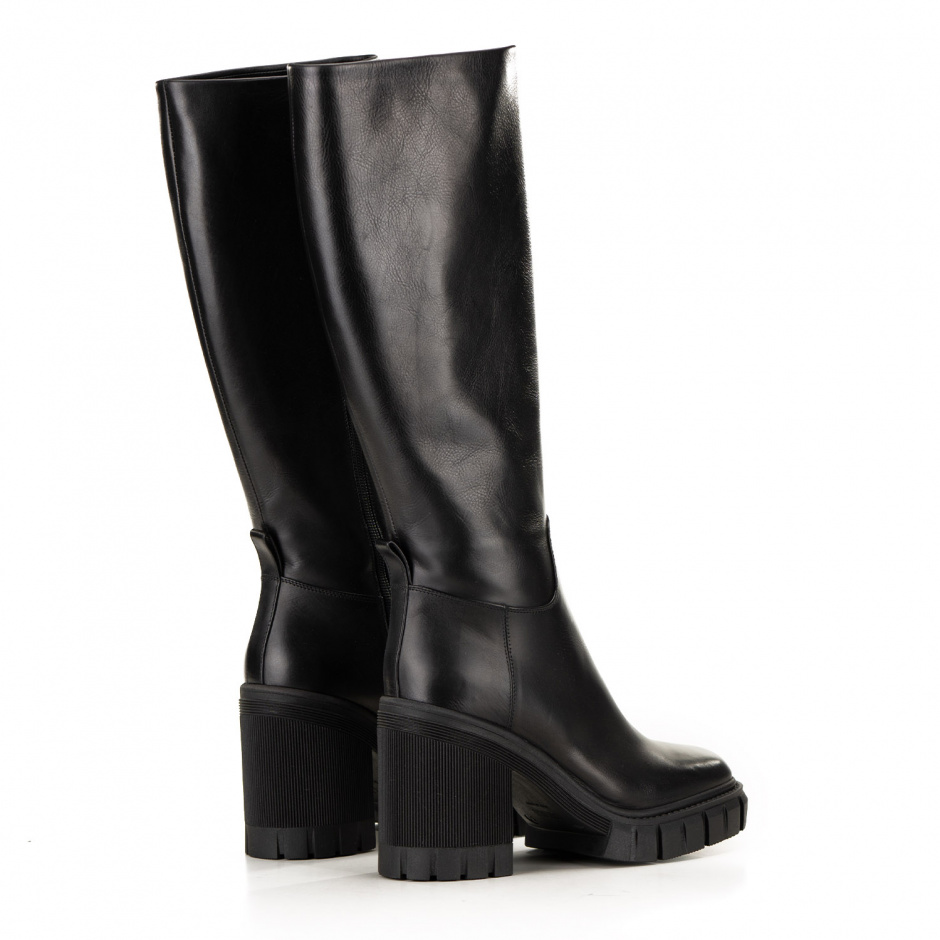 Loriblu Women's black boots - look 3