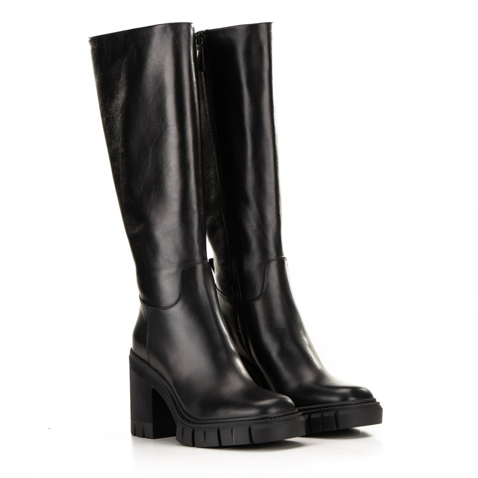 Loriblu Women's black boots - look 2