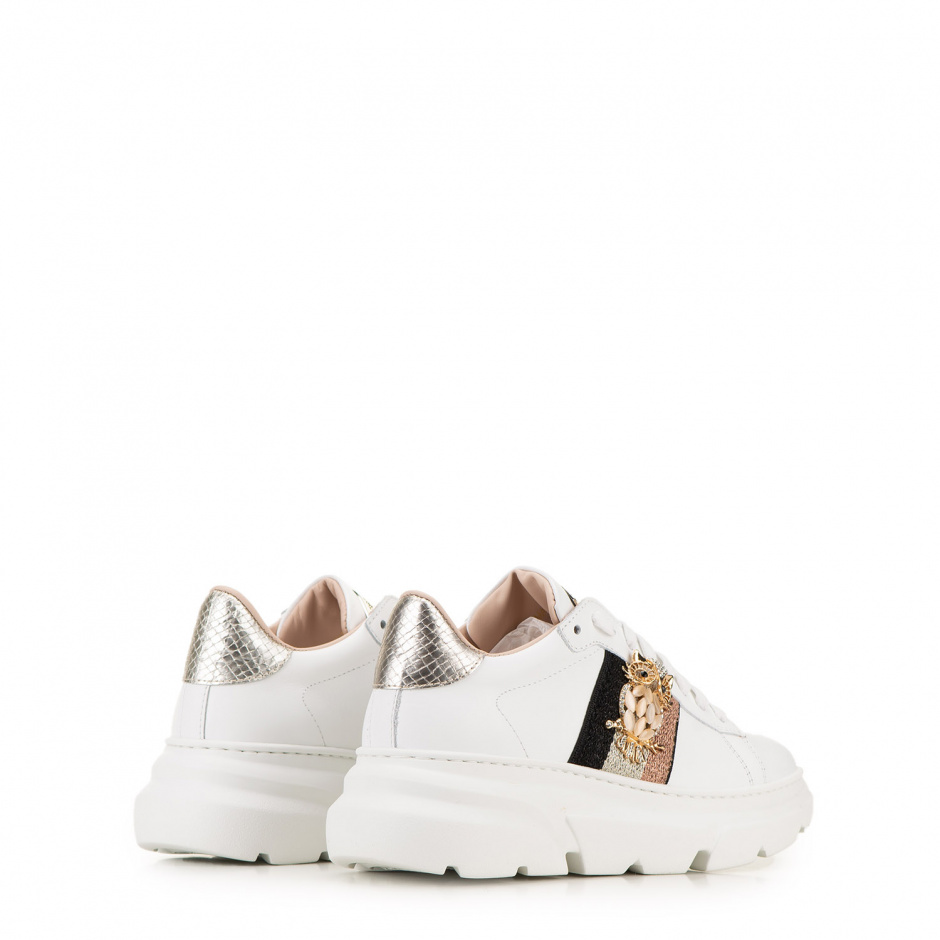STOKTON Women's sneakers with brooch - look 3