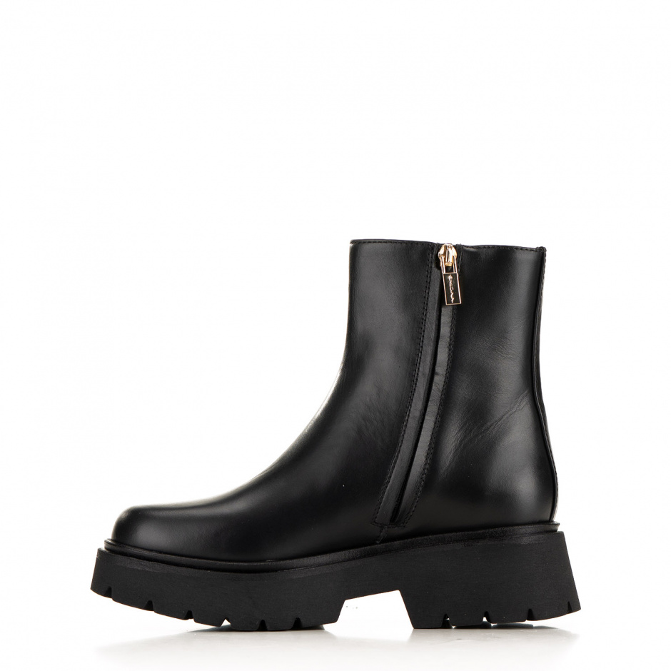 Baldinini Women's ankle boots in black - look 3