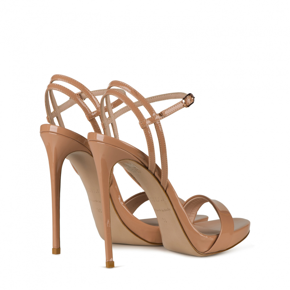 Le Silla Sandals in varnish - look 3