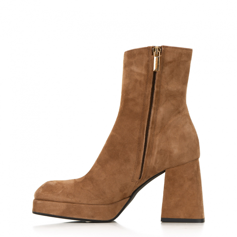 Bianca Di Women's ankle boots in leather - look 3