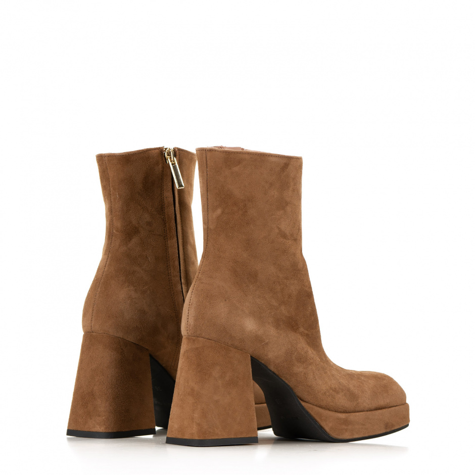 Bianca Di Women's ankle boots in leather - look 4