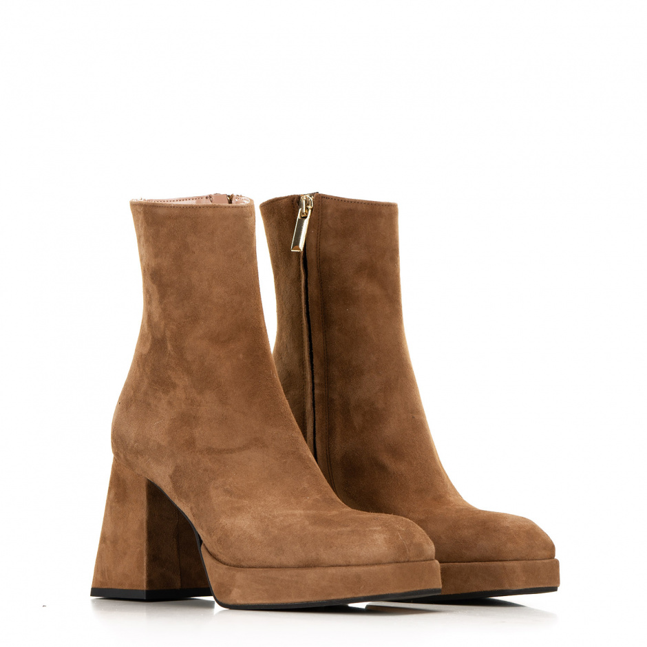 Bianca Di Women's ankle boots in leather - look 2